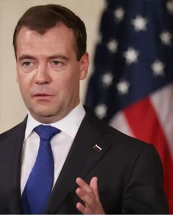 梅德韦杰夫：一旦战败，就用核弹攻击4个国家，让世界进入末日，将动用战略核武器针对