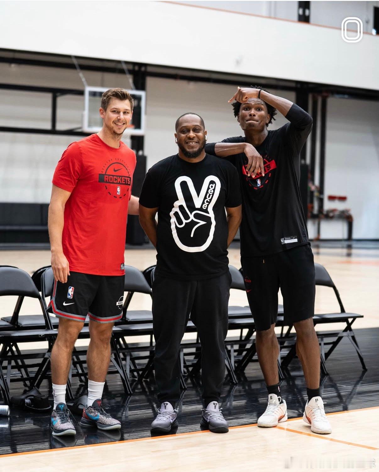 阿门跟随着OTE教练团队训练📸休斯顿火箭2026nba休赛期休斯顿火箭