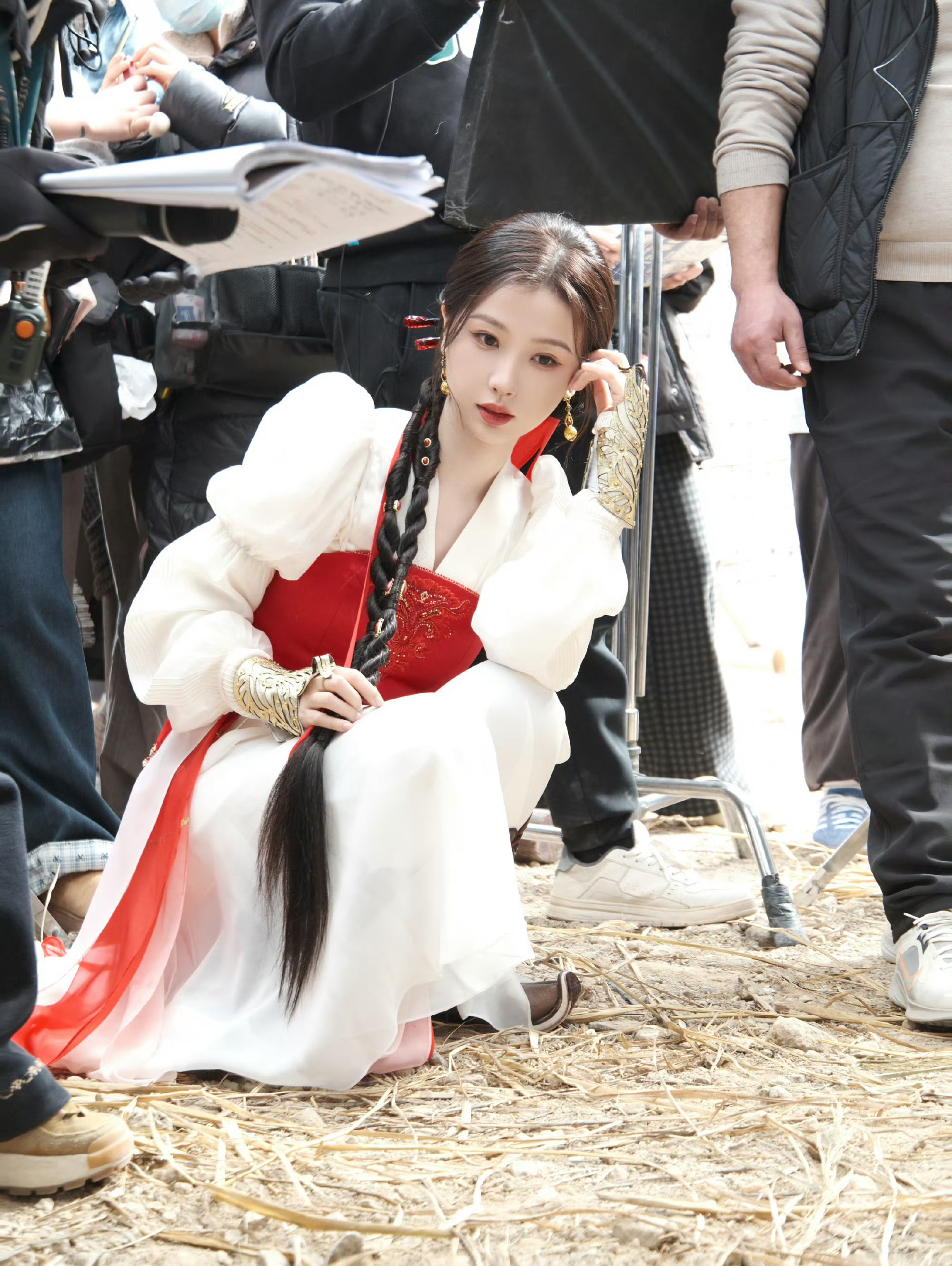 虞书欣红衣云初初现一下红衣云初初现一下 红衣云初初现一下 