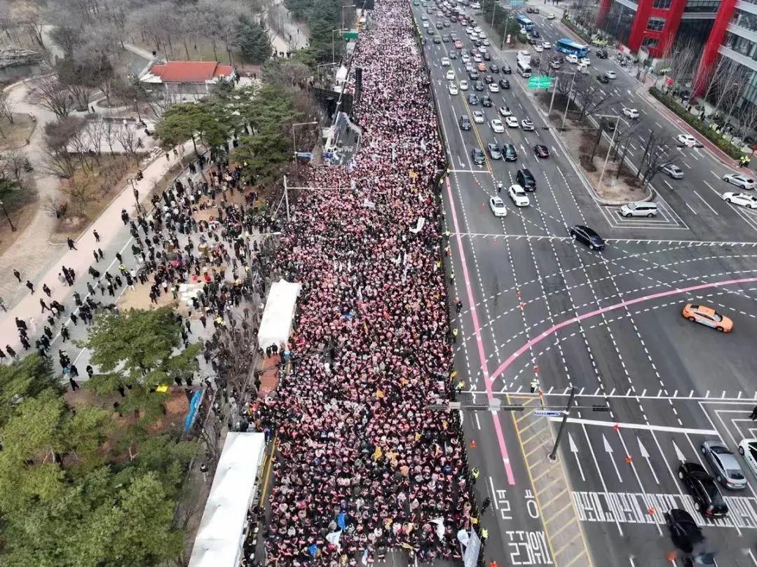 事态又严重！韩国近万名医生罢工后，有患者被7家医院拒绝而死亡！韩政府将吊销执照、