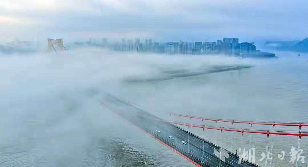湖北宜昌夏日江景如梦似幻 湖北宜昌的夏日江景，那真的是如梦似幻！之前去宜昌游玩，