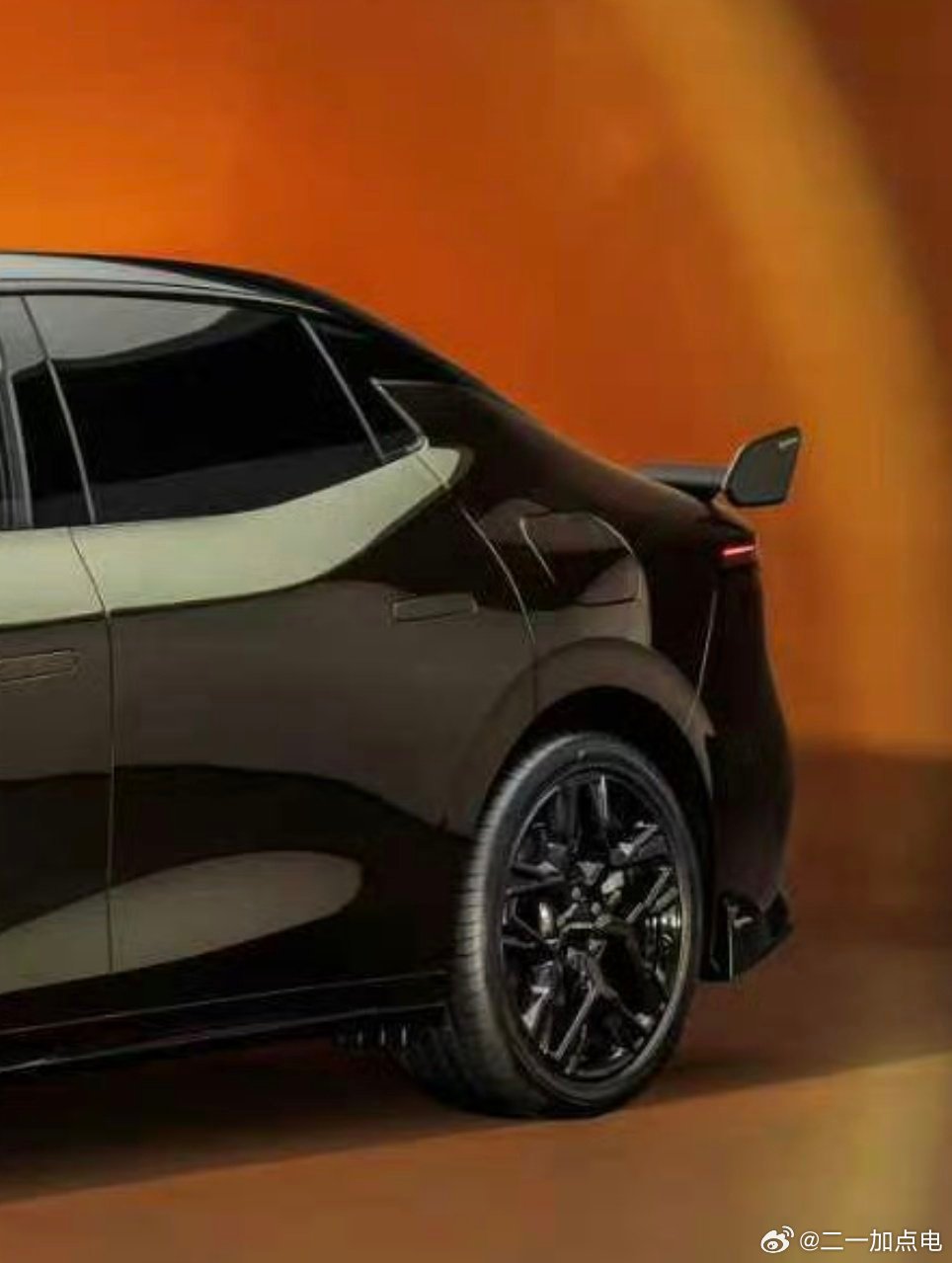 大尾翼版本10来了我觉得比07的尾翼协调领克10大v聊车