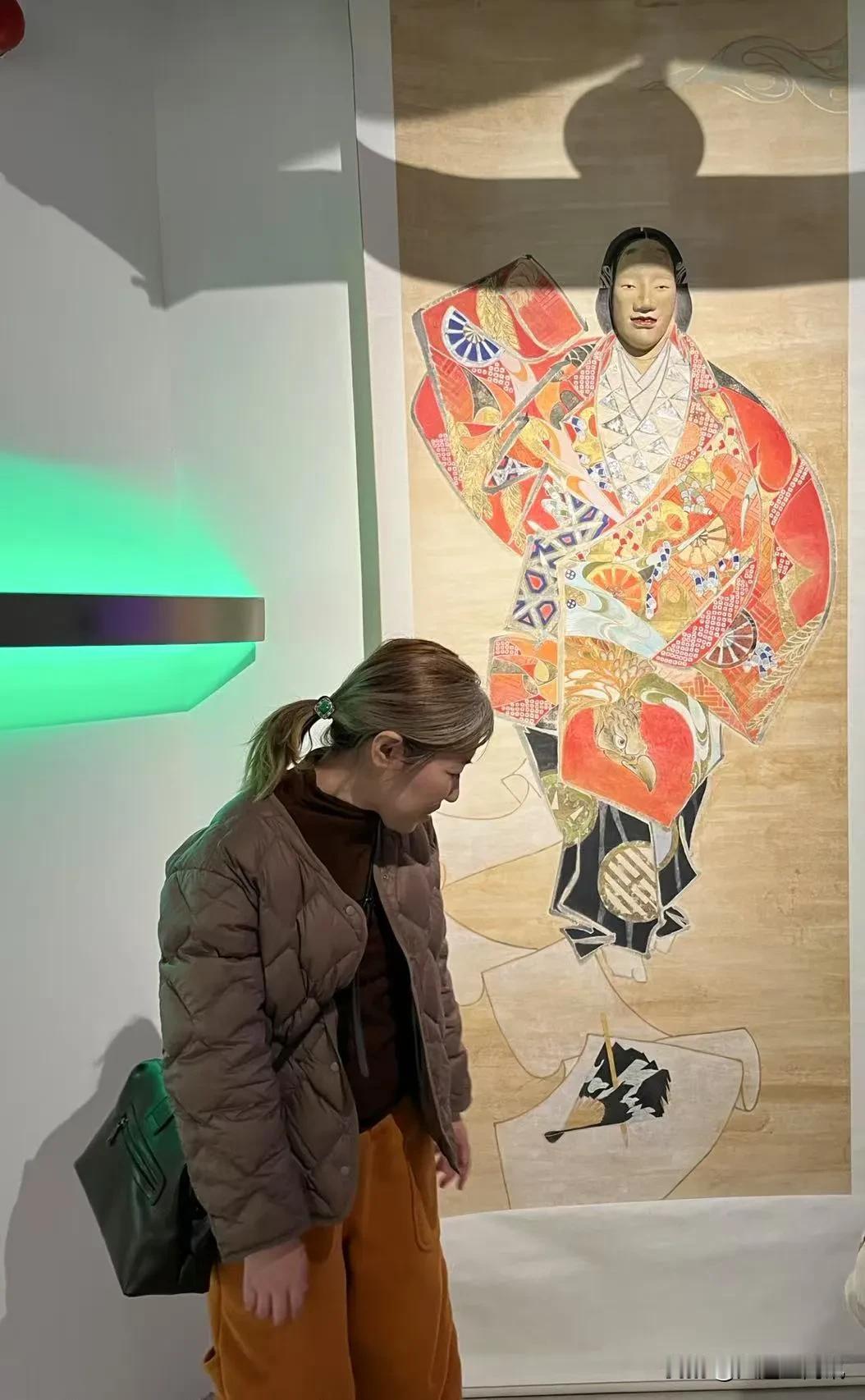 宫岛麻美的水拓画 
一种鲜见的艺术创作方法——水拓画，被日本当代艺术家宫岛麻美传