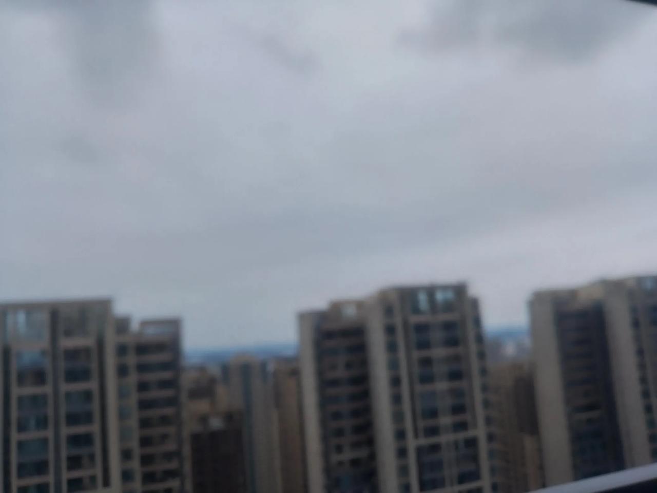 成都的天气有多离谱！这才几天的断崖式降温，使得这座城市的气温陡跌20度，直接进了