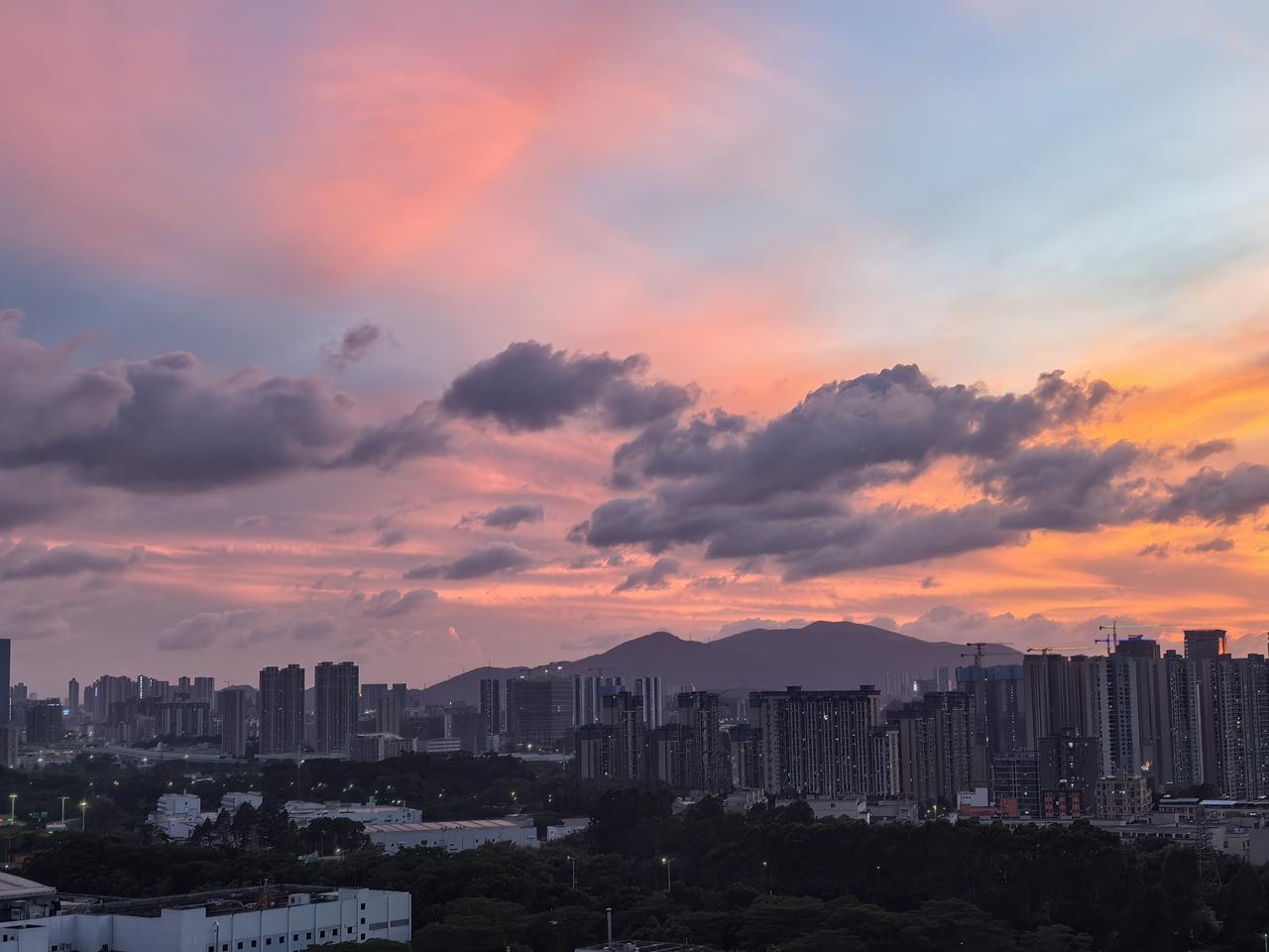 1.目前还不完善， 但是基本可以满足我的使用需求；

2. APP功能正在加速补