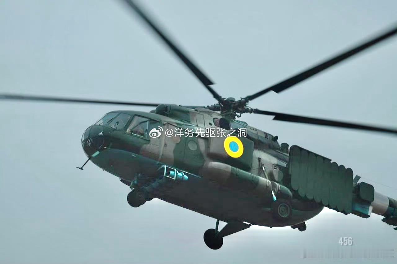 相当罕见的乌军Mi-8PPA电子战直升机，不过这也是苏联时代的老古董了，比对面俄