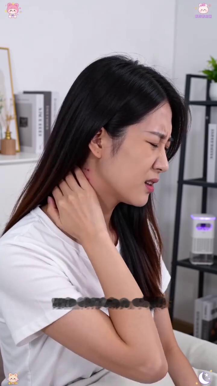 还在被蚊子咬得睡不着吗？试试这个灭蚊灯，它能有效吸引并扑杀蚊子，让你一觉睡到天亮