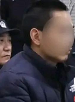 杀害发小一家的崔露露被判处死刑，这么恶毒的人都判死刑了，还有什么不好露脸的，还打