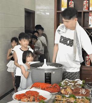 舅舅：一到放假，我的存款瘦了一大圈。