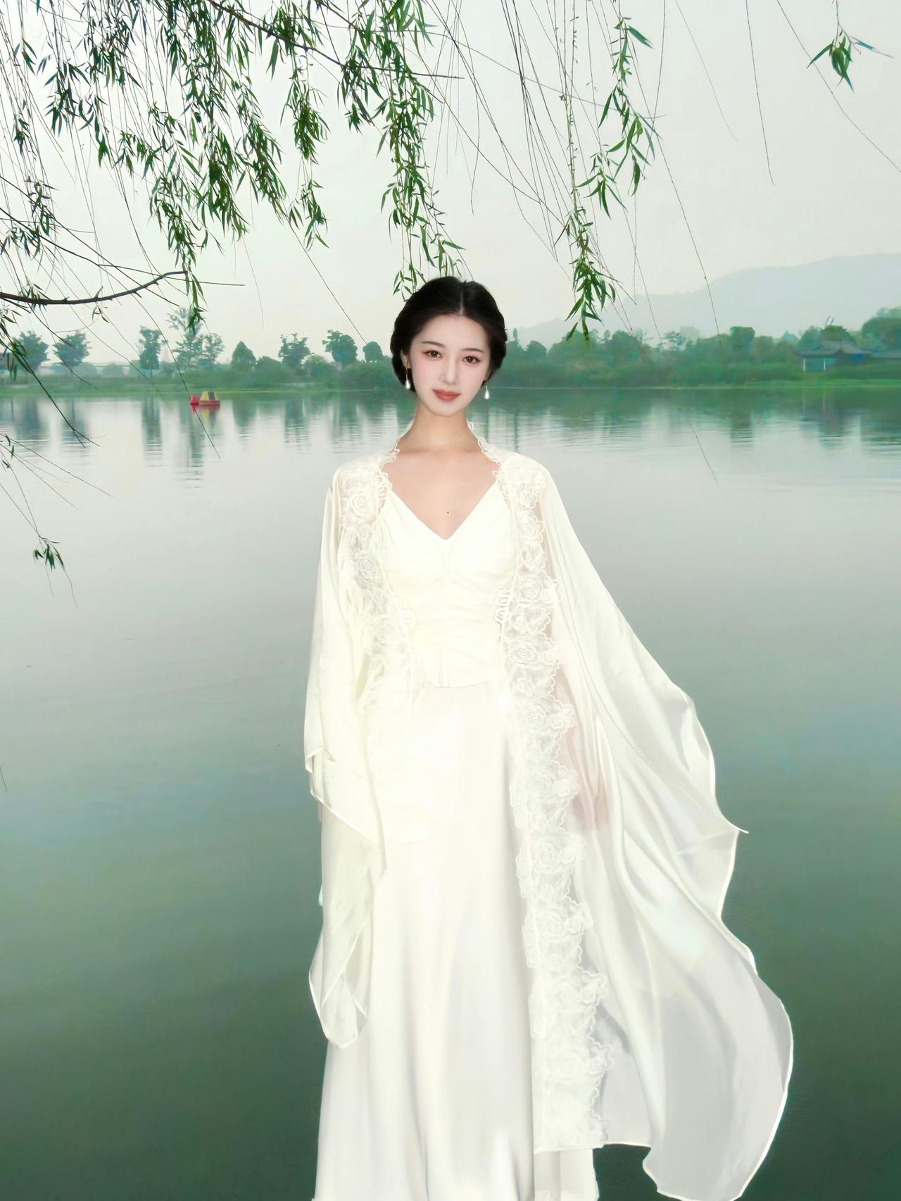 所谓伊人，在水一方，这里意境清幽，充满了古典美与仙气。