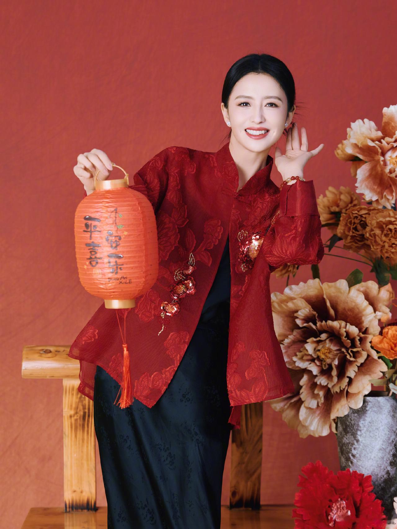 优雅与性感，你会怎么选成熟极品美人新年穿搭写真