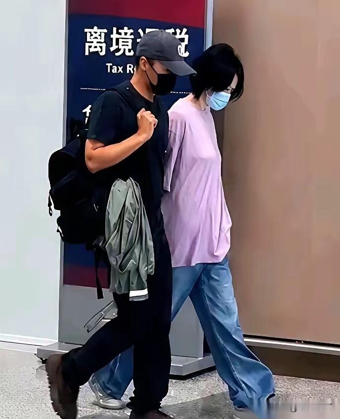 我有一个预感
经历过父亲去世，现在40多接近50的年纪。谢霆锋更重视家人，估计他