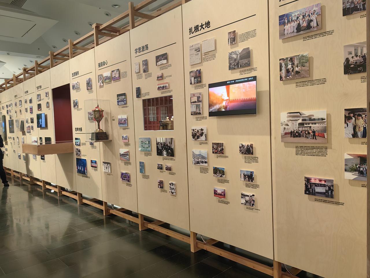 「清华人文百年展」
 —姥姥手记 2026.9.2
走进这个展馆很震撼，清华人文