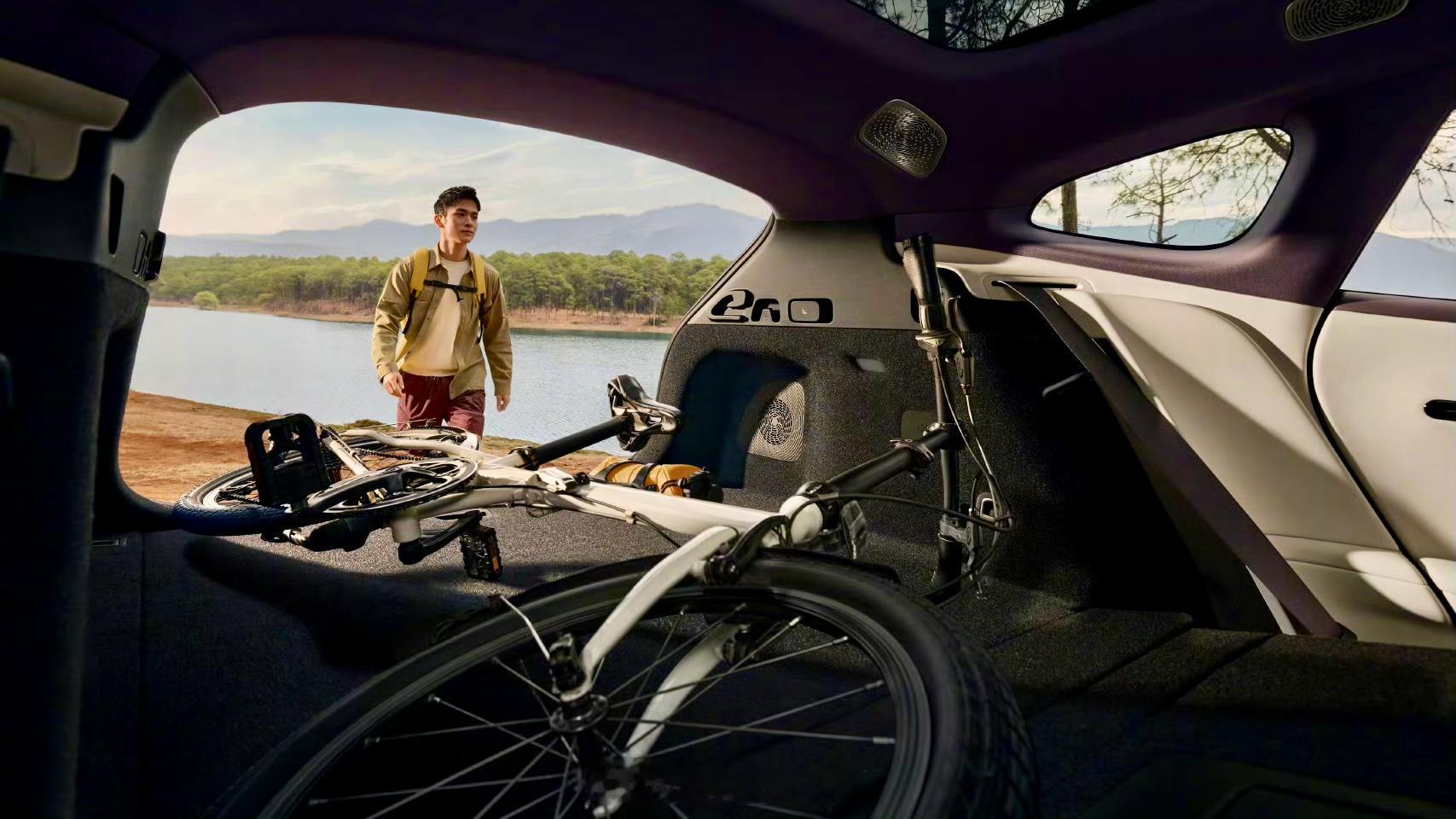 年轻人第一台性能车阿维塔06T并非简化入门车型，在设计、性能与智能驾驶辅助方面均