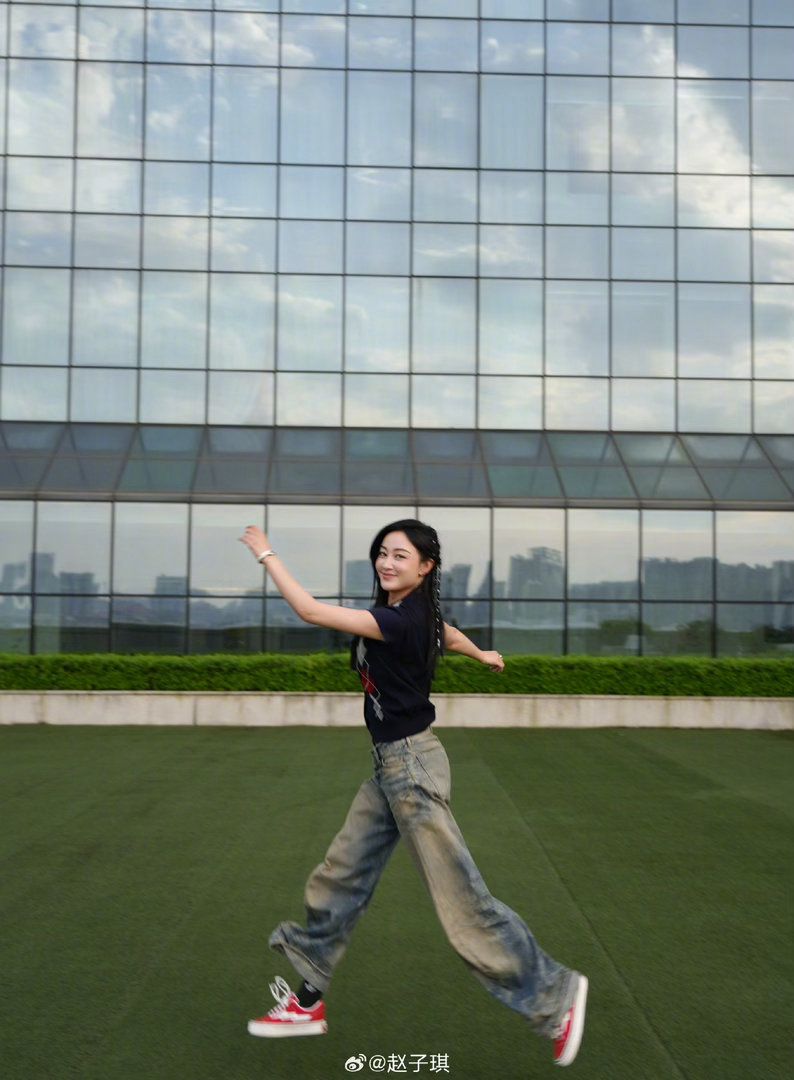 赵子琪把直播开成浪姐真心话了赵子琪说饭撒就是比各种耳朵 浪姐最真实的爆料来自赵子