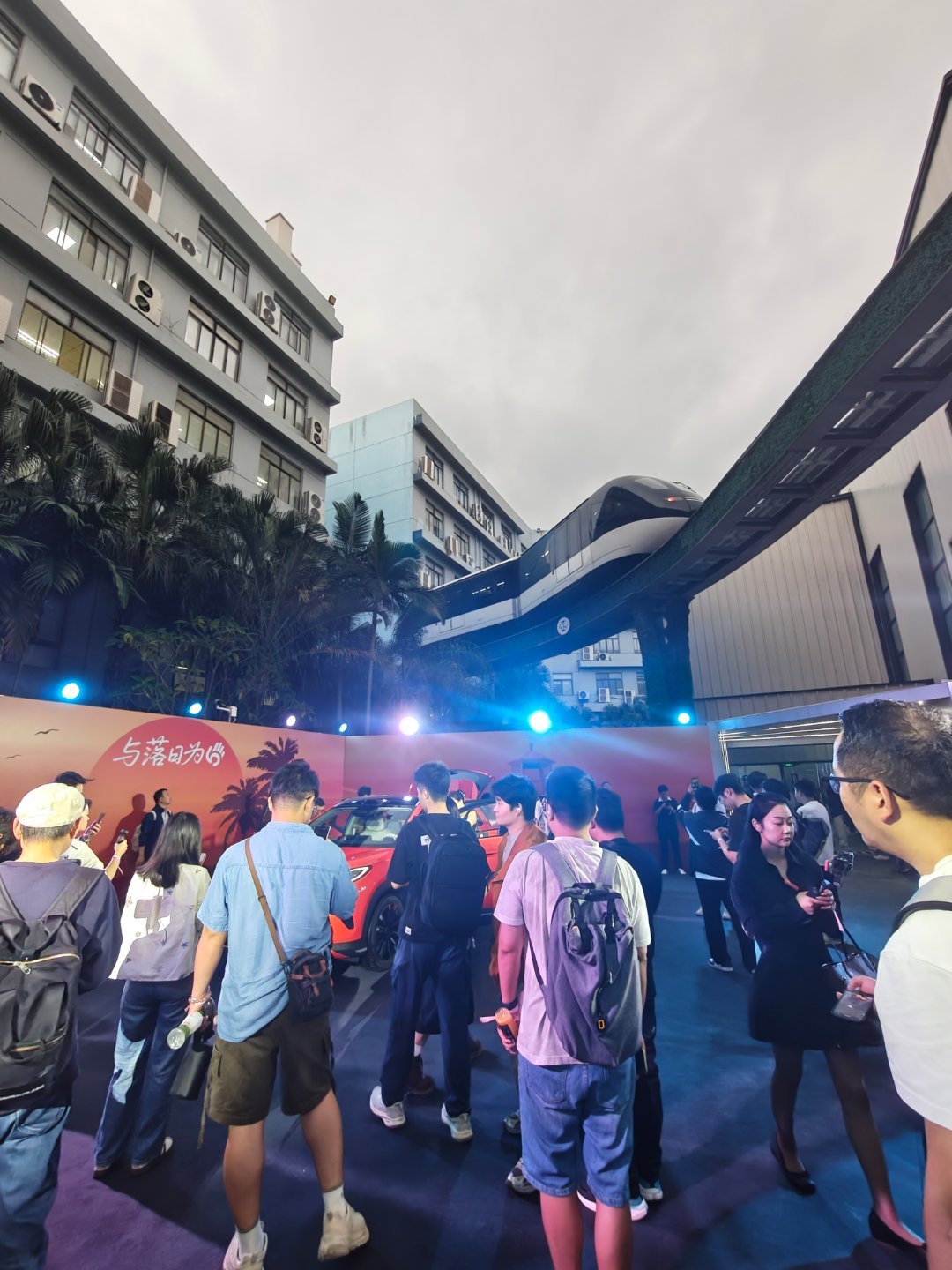 比亚迪厂区内还有空中巴士！很有感觉哦，找机会得体验下。比亚迪生活手记