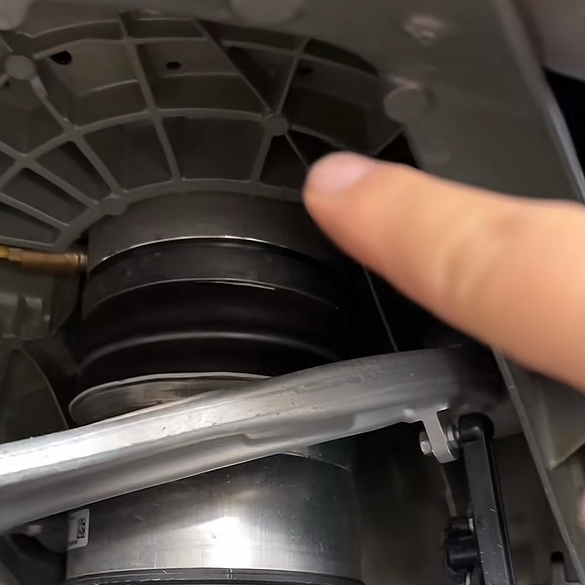 前减振塔顶AUDI E5 钢板冲焊AUDI E7X 铝合金压铸 ​​​
