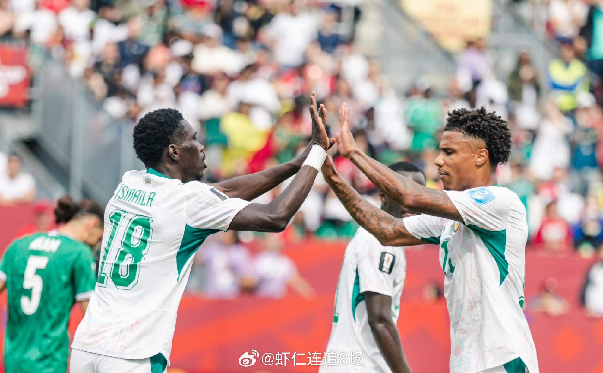 2026世界杯J组末轮，奥地利和阿尔及利亚踢出3-3的疯狂剧本。两队打平就能携手