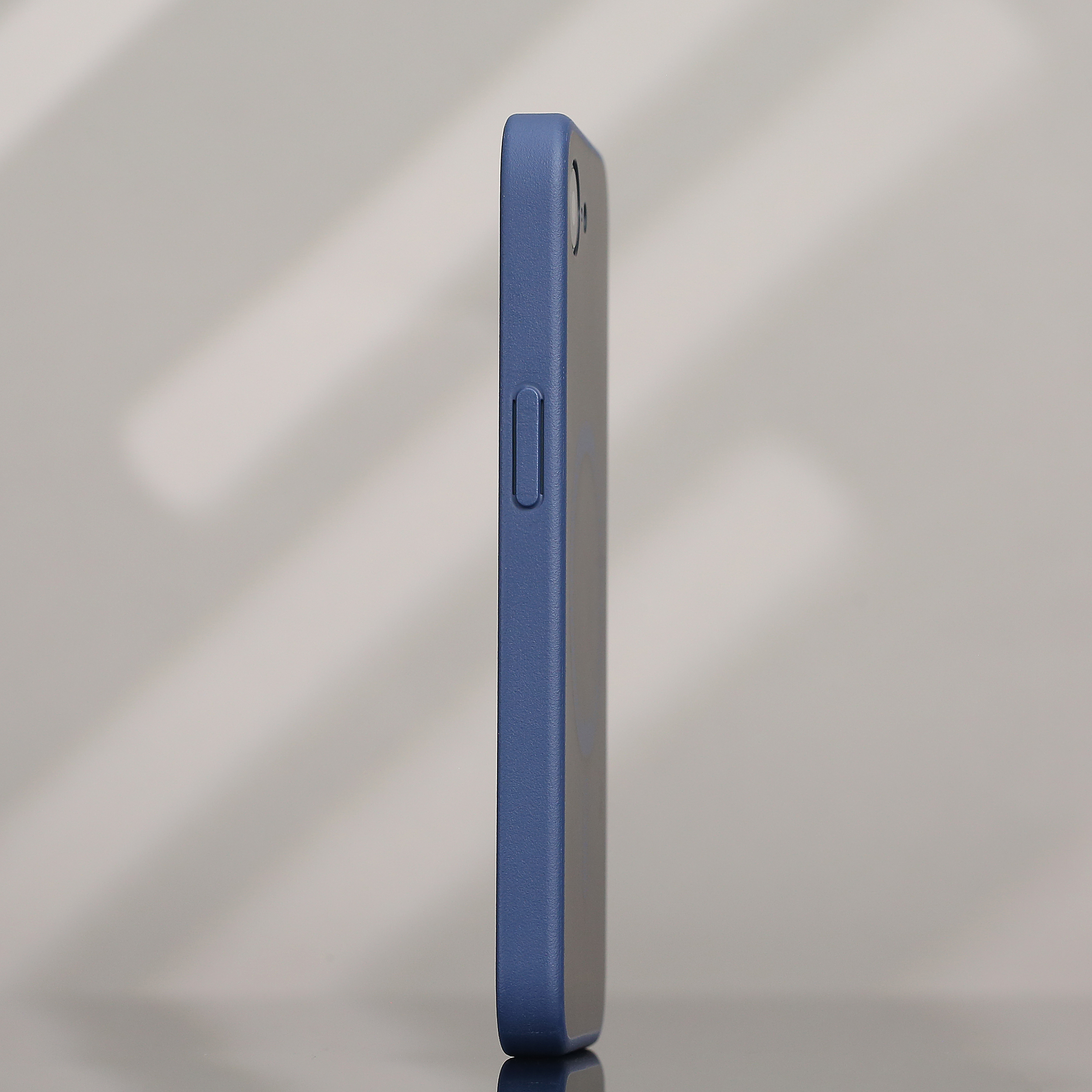 壳子一戴，把摄像头抹平了