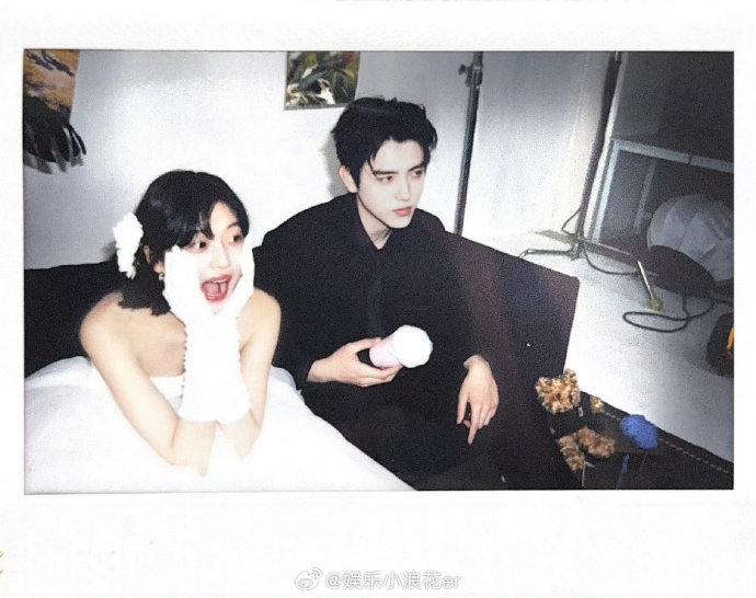陈飞宇孙千婚纱胶片照 我们方心有霓有新糖了，好配好嗑！ 