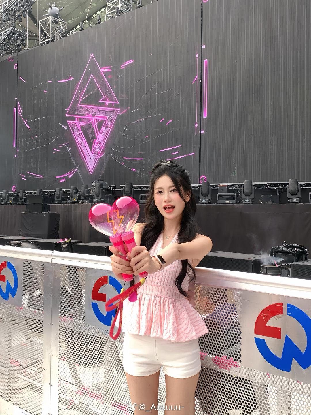 已经约定过  一起过这个周末💖  ​​​