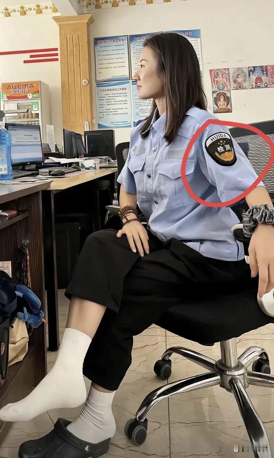 这是什么单位？看样子工作挺轻松啊，估计工资不会太高吧？