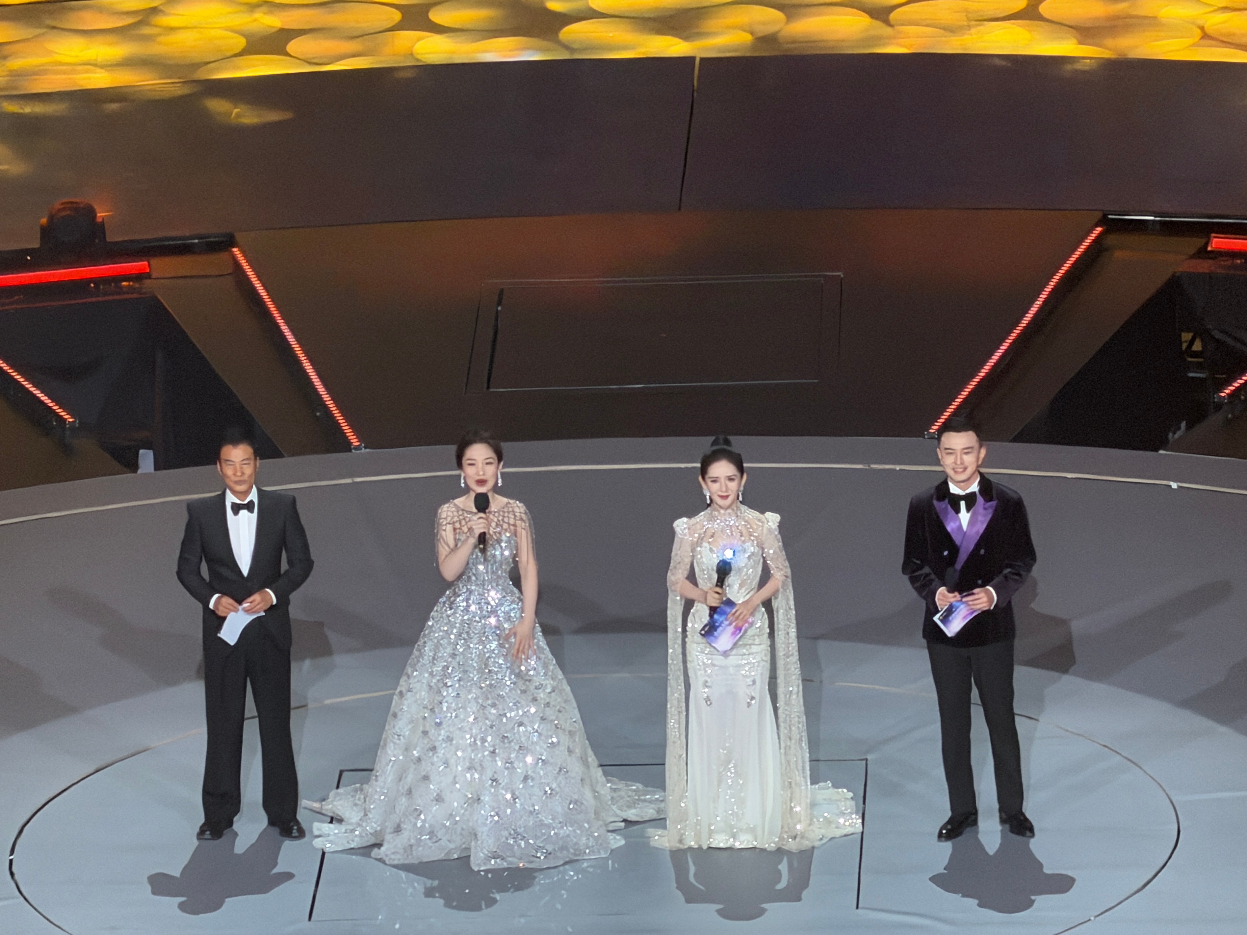 光影绽放  中国电影120周年活力之夜  圆满 落下帷幕，这场电影与音乐的盛宴以