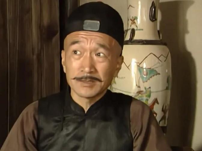 乾隆问刘墉：“朕34岁，属马，刘爱卿，你呢？”刘墉说：“臣也34岁，属驴，”乾隆