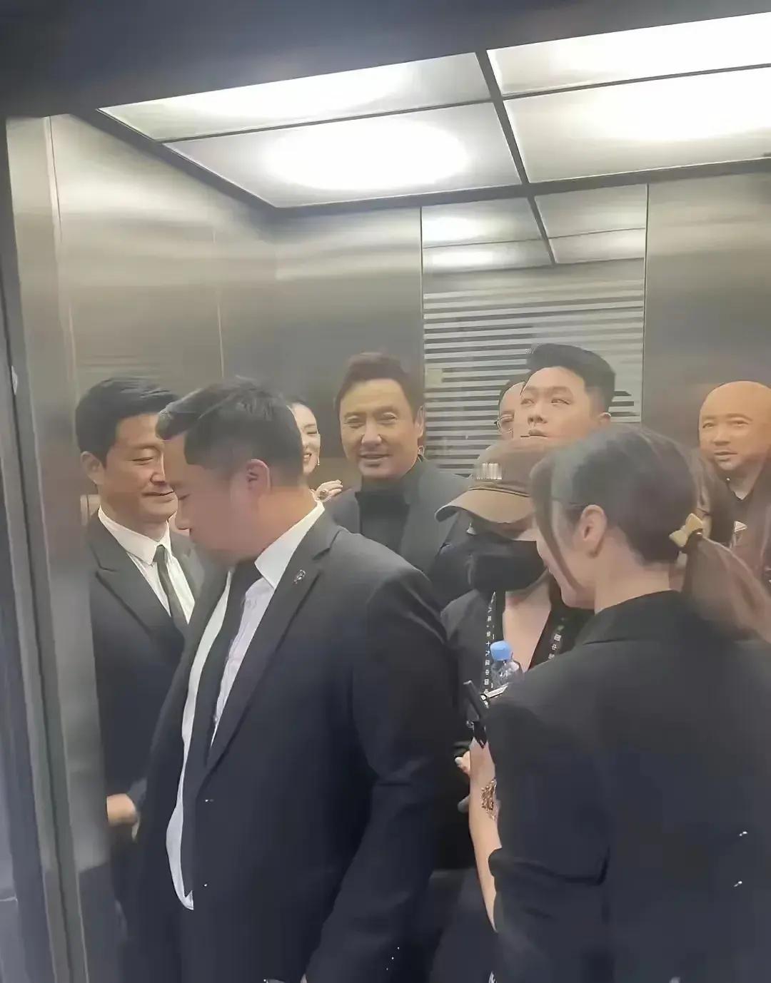 这一电梯人，你都认出了谁？ 