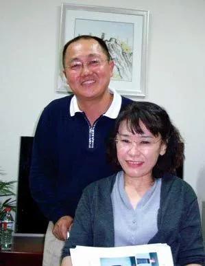 张海迪为啥不老，她也是接近70岁的老人了，几十年容颜不变，真是个传奇。感觉和一个