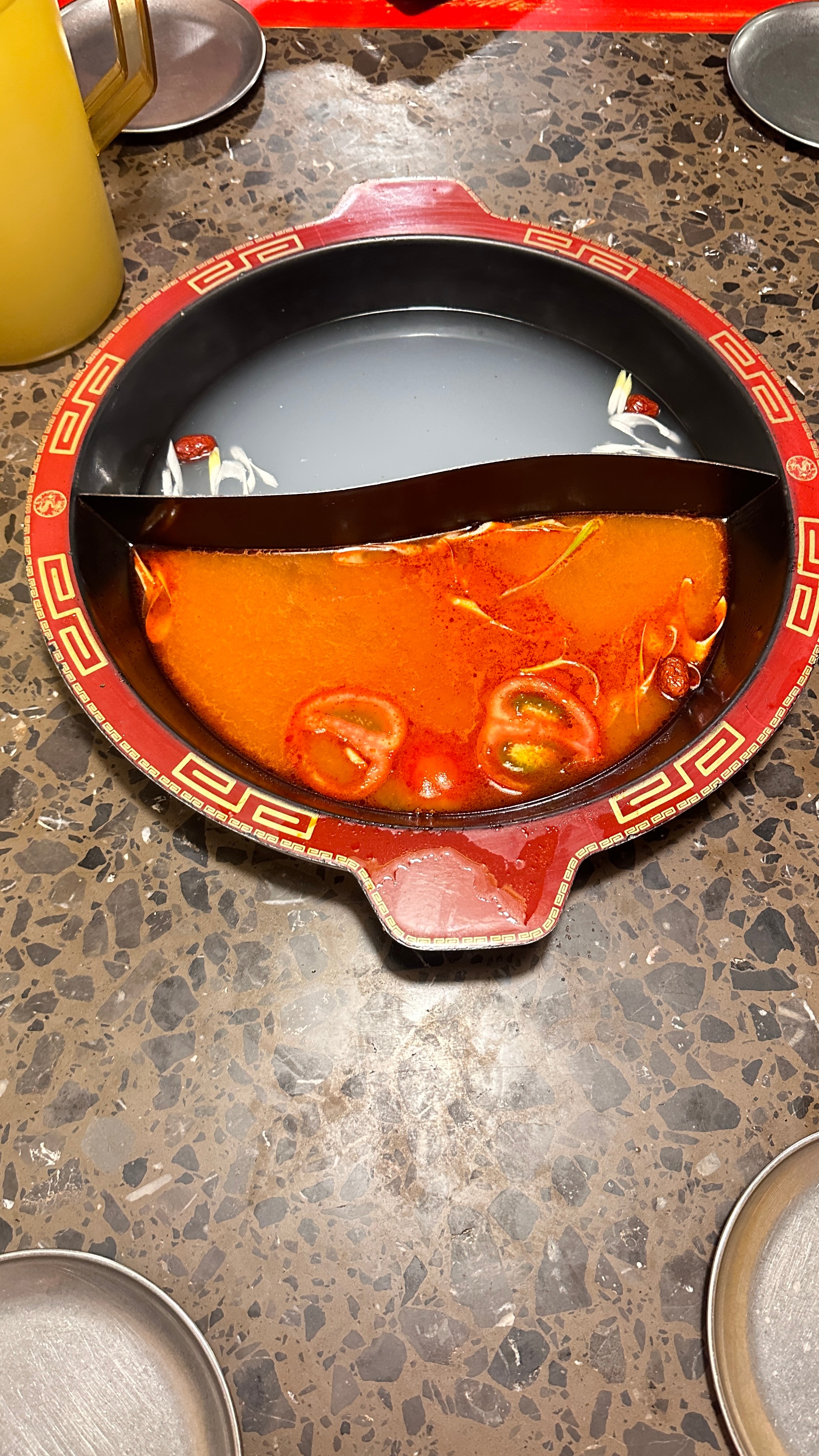 中午吃的火锅，我现在还不饿最近吃吃吃，体重估计蹭蹭蹭地涨小汐的生活日常呀创作活力