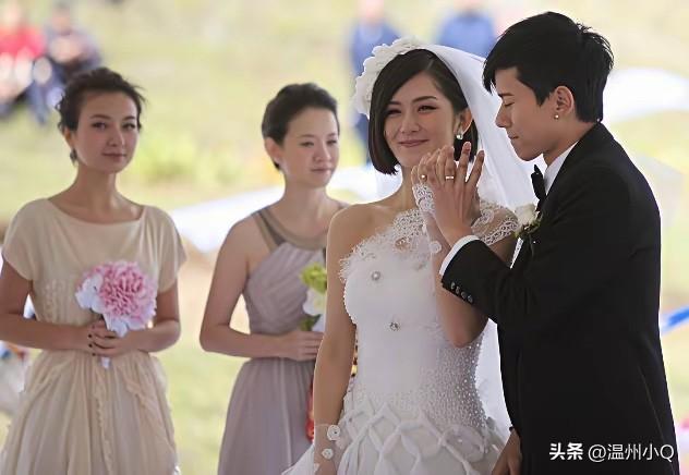 张杰和谢娜的婚礼伴娘团和伴郎团有意思了，可以说全部都是谢娜娘家人。

伴娘团有谢