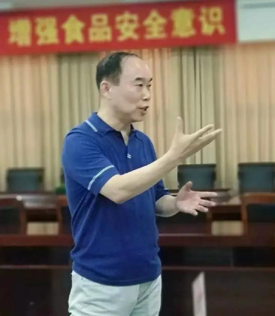 上海绿捷公司老板张国华，被逮捕8人老大，这是前几年照片，目测50多岁，现在应该6