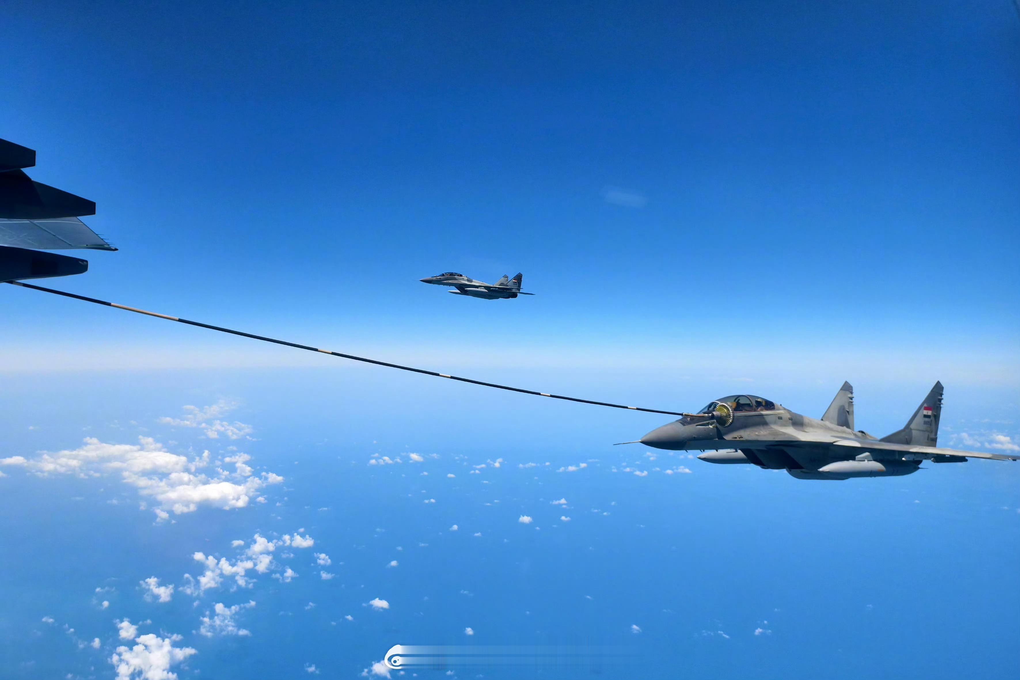 文明之鹰2025空军联训中国空军YY-20加油机为埃及空军MiG-29M2战斗机