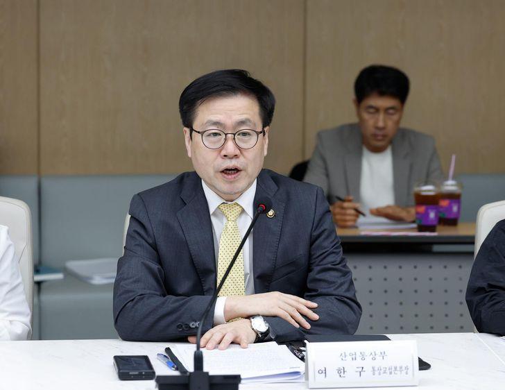 前脚巴特策策格向日本喊话称蒙古的外交政策是优先中俄两个邻国，但是也希望发展日本这