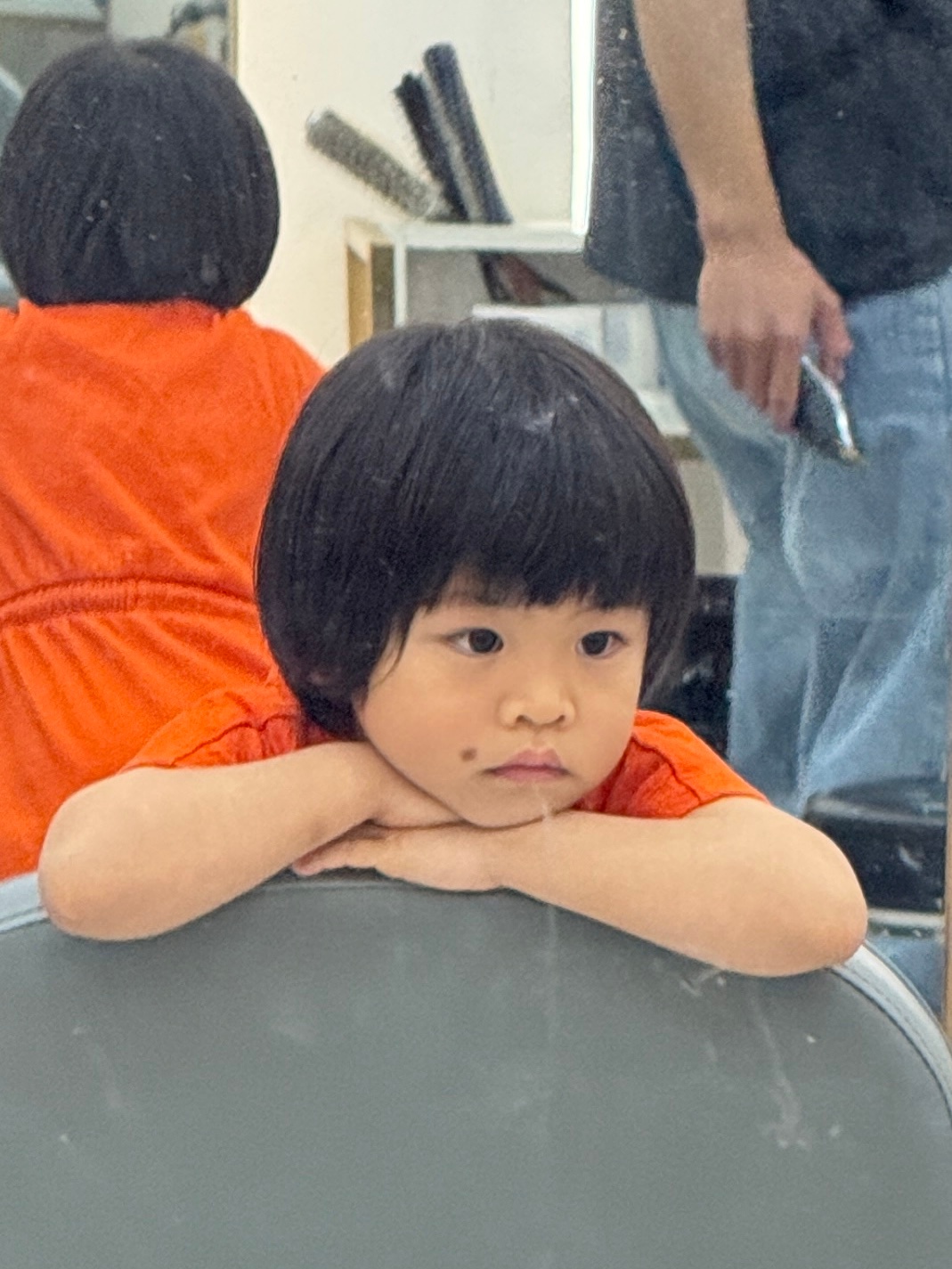 小脑瓜不知道在想啥呢 