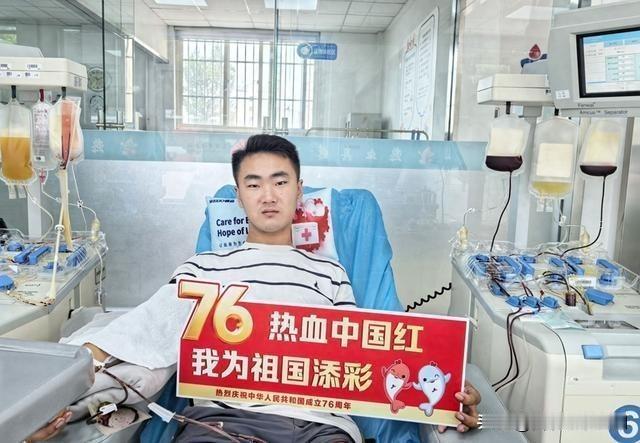 2025年10月，某高校大学生李明累计献血24次，荣获省级“无偿献血奉献奖”。自