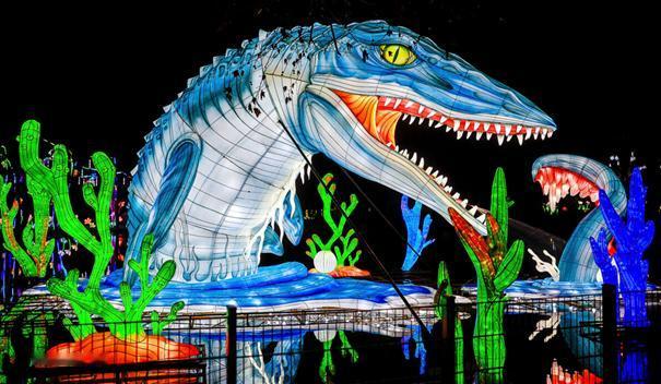 科隆动物园竟然有恐龙和剑齿虎？！✨今年科隆动物园举办的中国灯光节，许多已经灭绝的