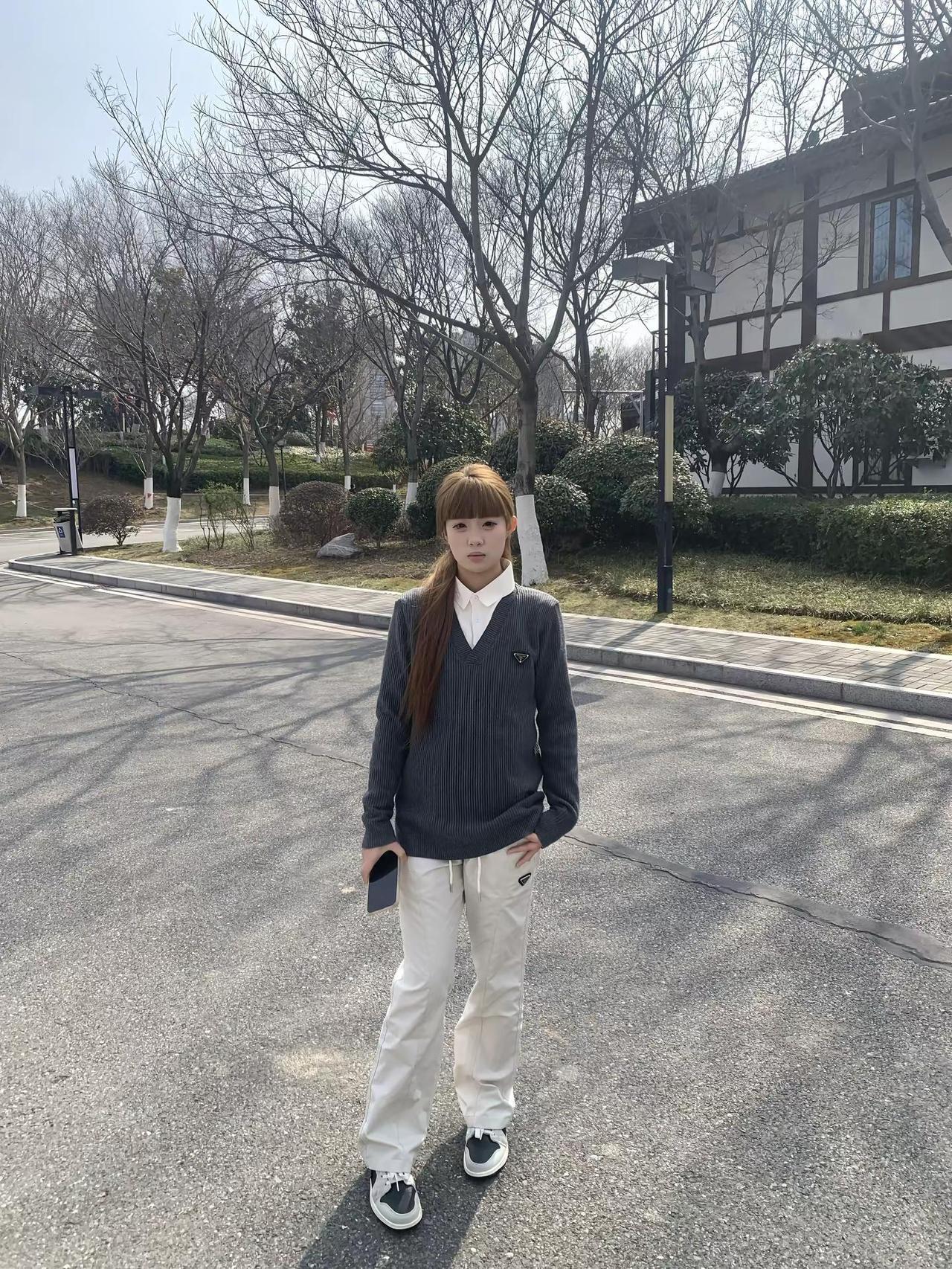 要想道路往上爬 你得穿件普拉达