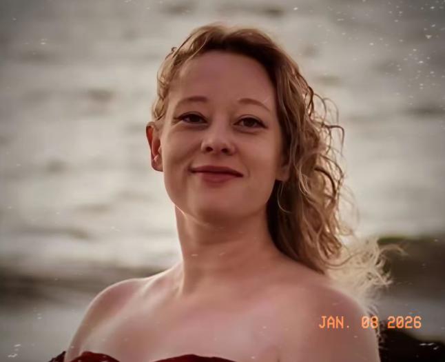 特朗普恐怕低估了这起事件的杀伤力。
街头遇害的雷尼，37岁，白人女性，三个孩子的