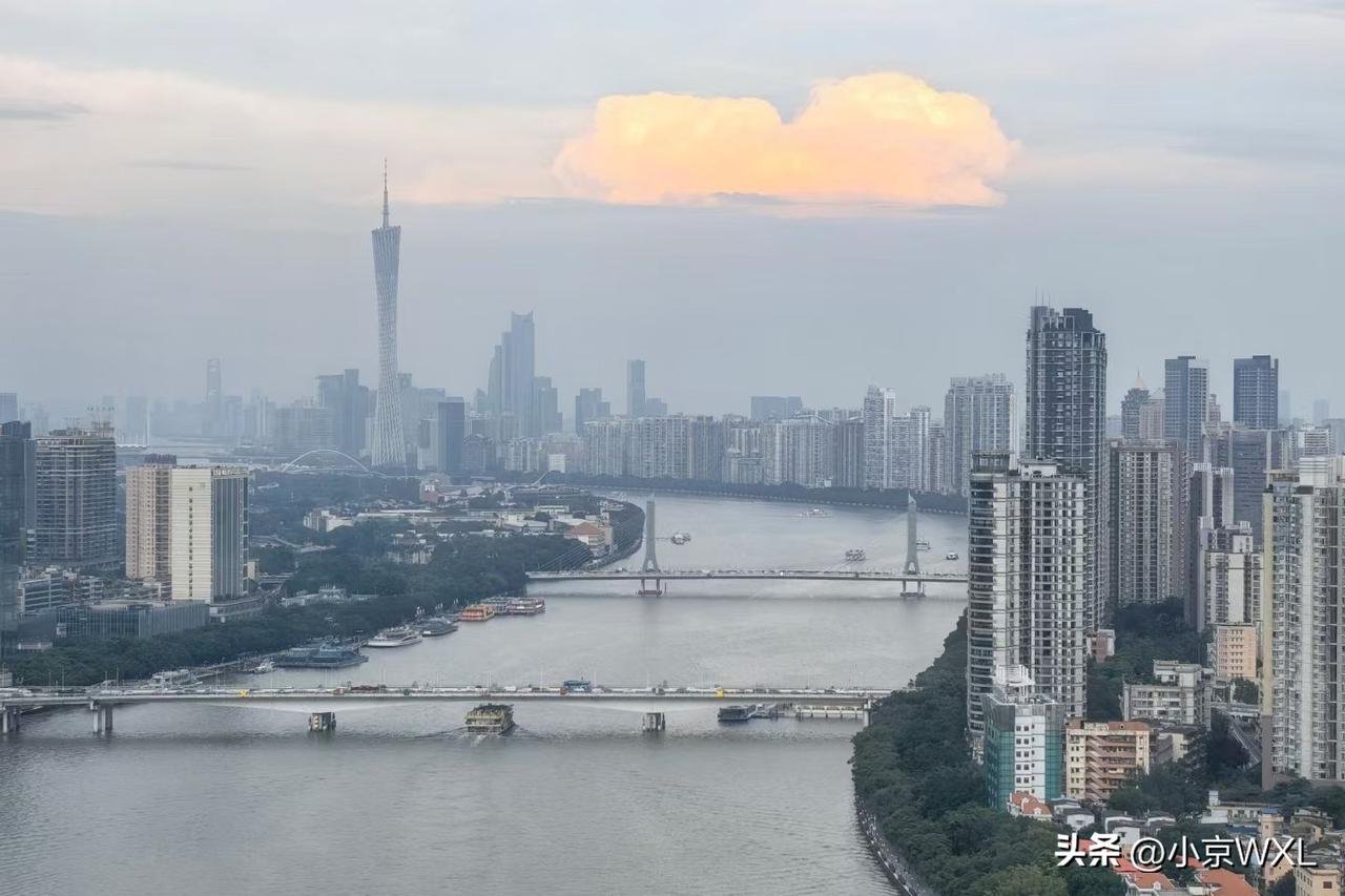 海珠广场华夏大酒店39楼俯拍广州
广州有哪些拍照的好看的地方呢?
华夏大酒店39