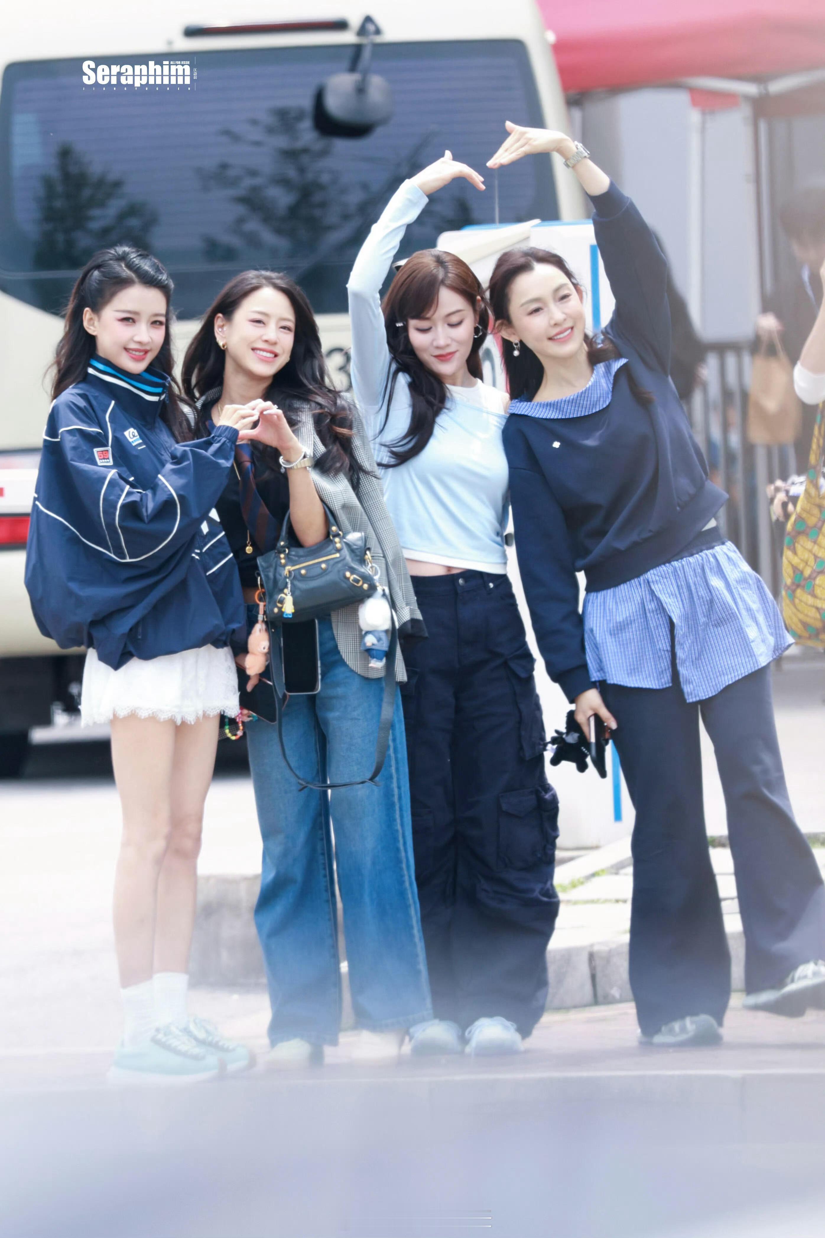 孙怡江语晨的吻戏呢 哈哈哈哈弹幕问江语晨二公和孙怡有吻戏吗？江语晨：那你要问人家