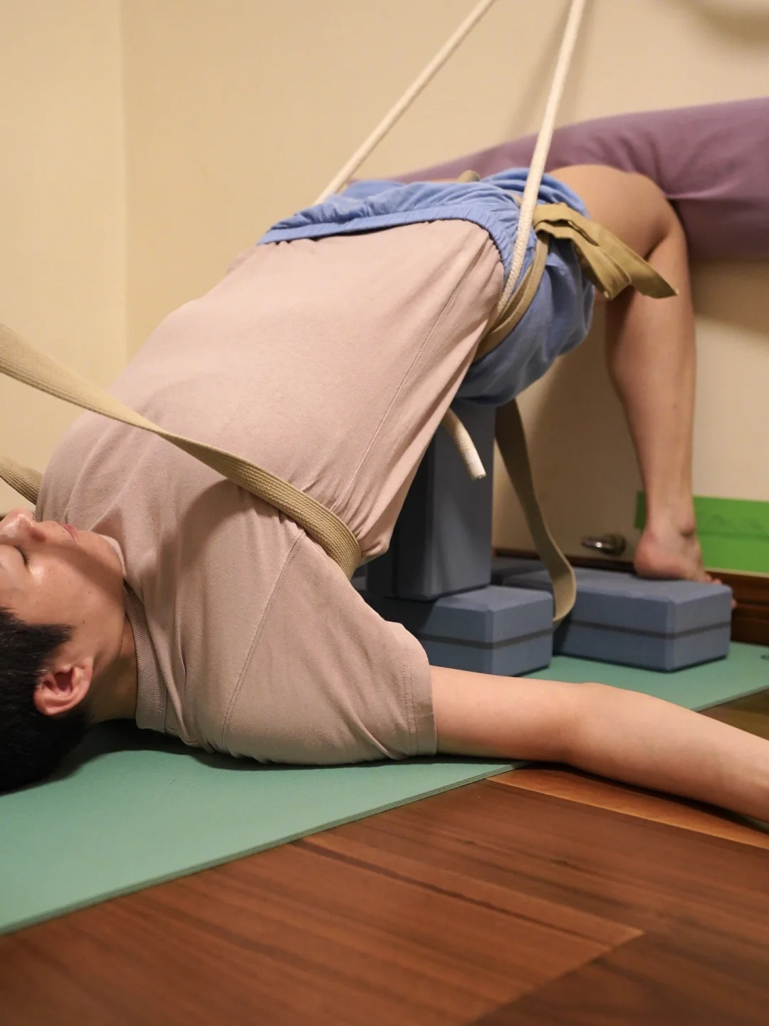 扩展肾脏空间，缓解后腰紧张