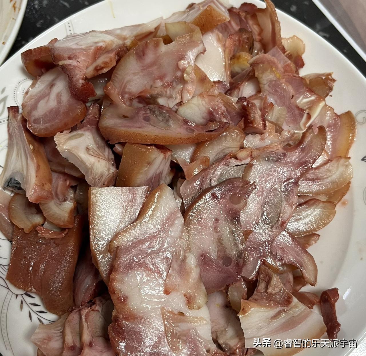 想要活得久，要管住嘴
40个要记住：
1. 第一个：猪头肉，打死不吃（高脂肪高胆