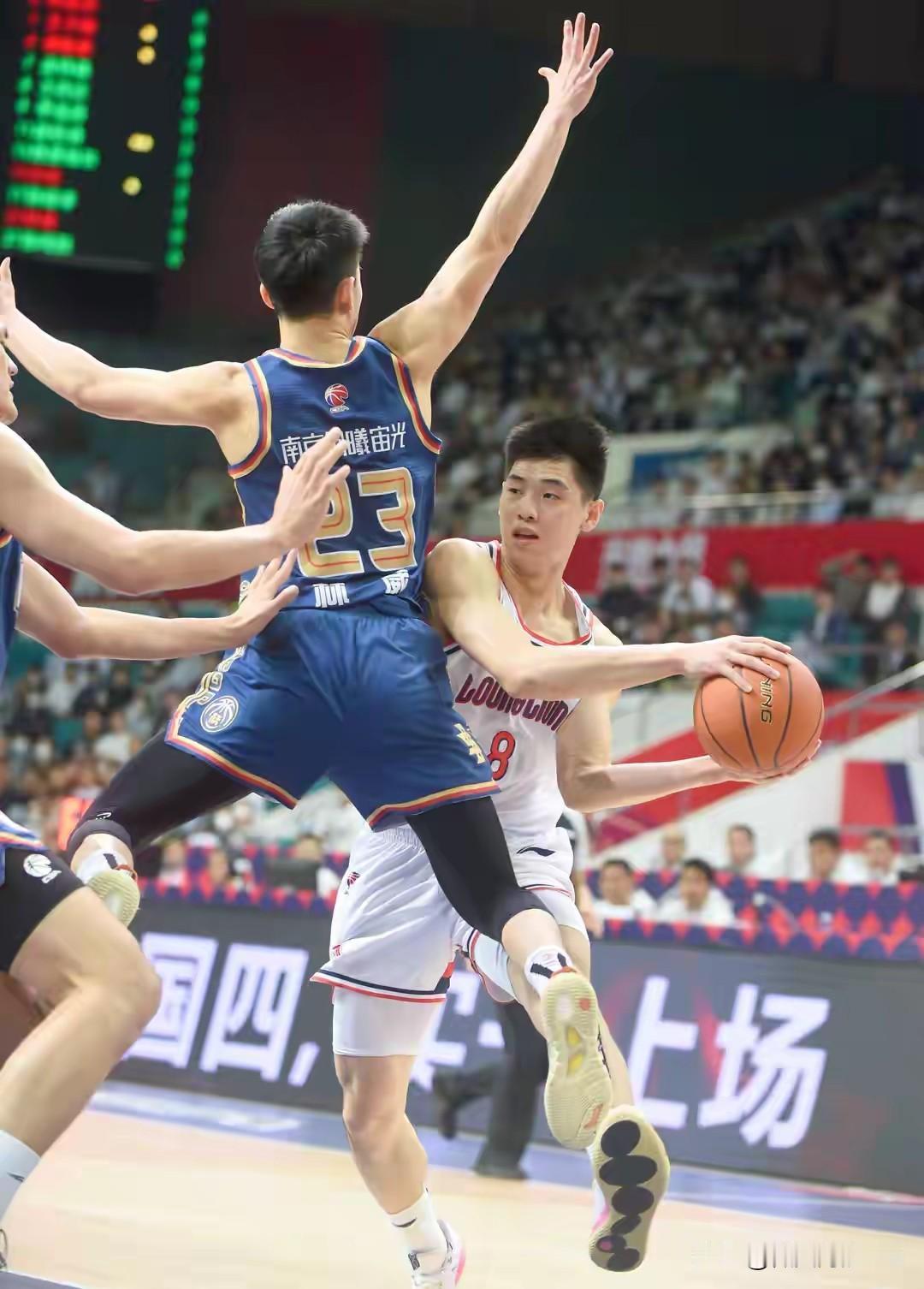 CBA的精彩瞬间各有不同。
1. 老将返春：36岁李晓旭成辽宁定海神针
3月13