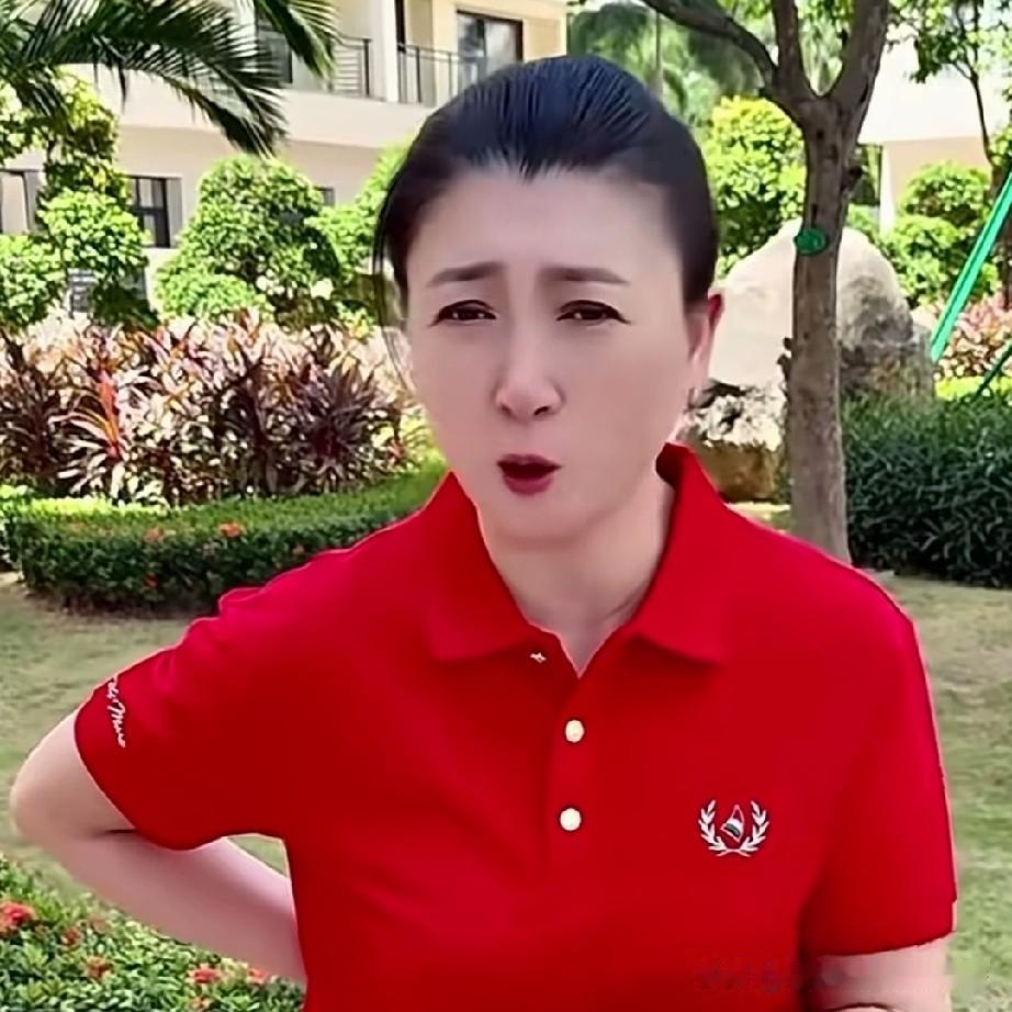 闫学晶在个人社交帐号上发布视频，诉说了这些年心中对儿子的愧疚。
闫学晶说：“由于
