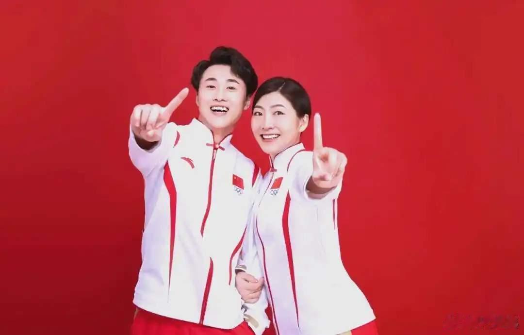 中国队自由式滑雪再冲双金各自都拿了，已经是金牌夫妻了，默契度十足，混合团体续写辉