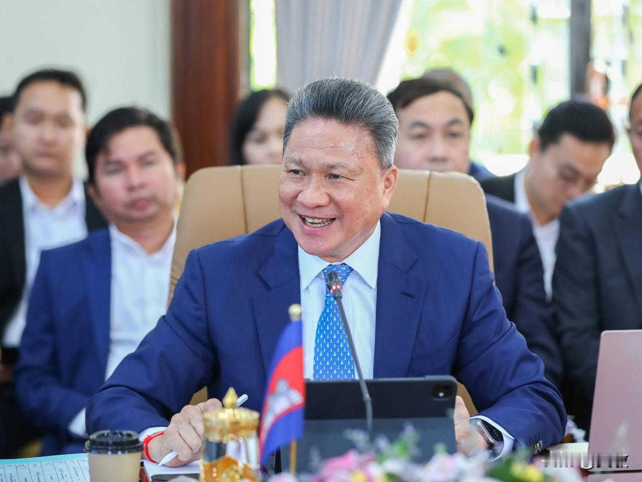 柬埔寨找中国了。
 
柬埔寨此次主动对接中国，绝非走过场，每一步都透着务实诚意与