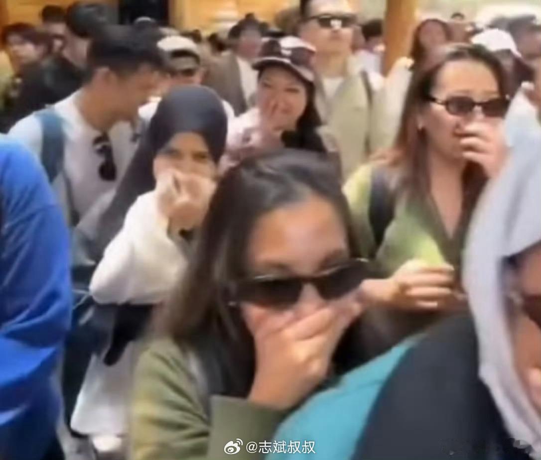 马来西亚女警嘲笑中国人不洗澡被调查离大谱，这人居然还是一个警察？！ 深圳