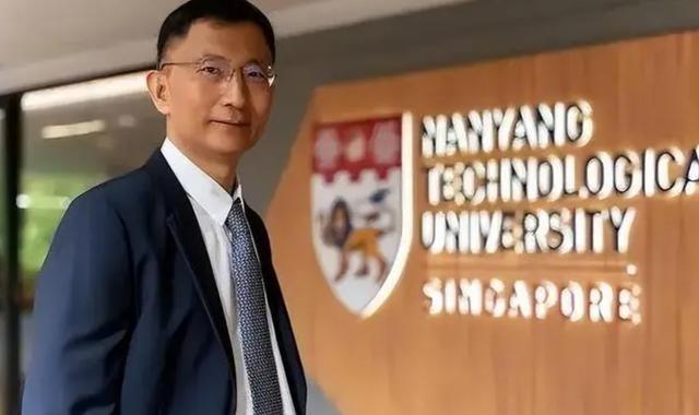 1988年，著名固体力学家高华建，背叛祖国加入美国国籍。30年过去，他却把美国坑